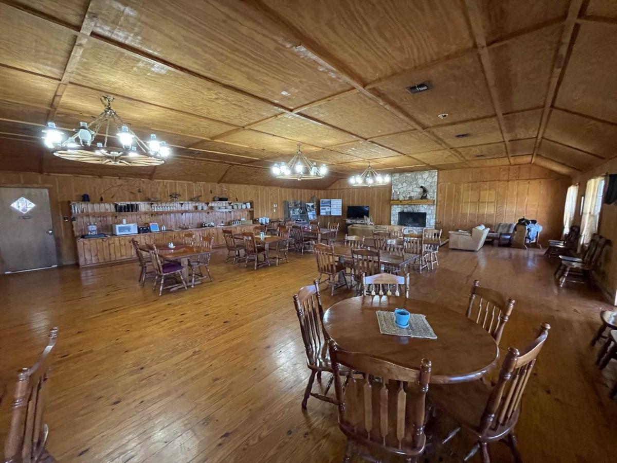 Bed and Breakfast West 1077 Guest Ranch - Retreat à Tarpley Extérieur photo